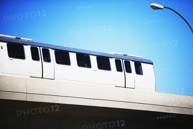 Elevated train. Date : 2007