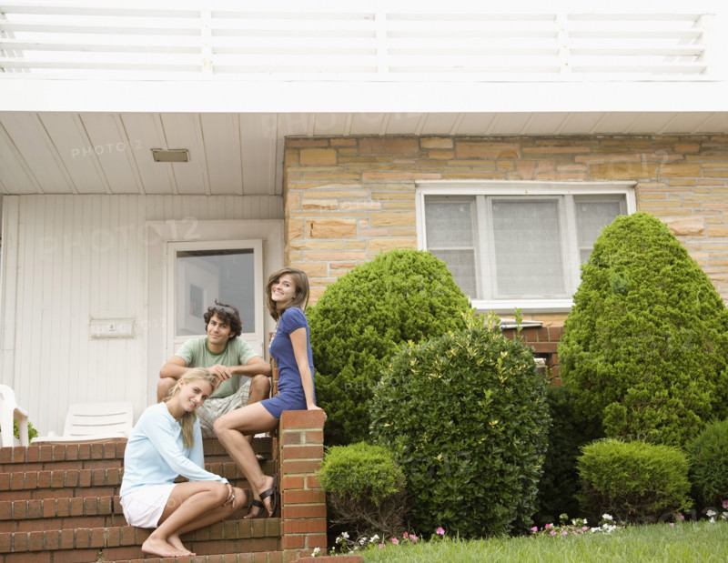 Friends sitting on porch steps. Date : 2007
