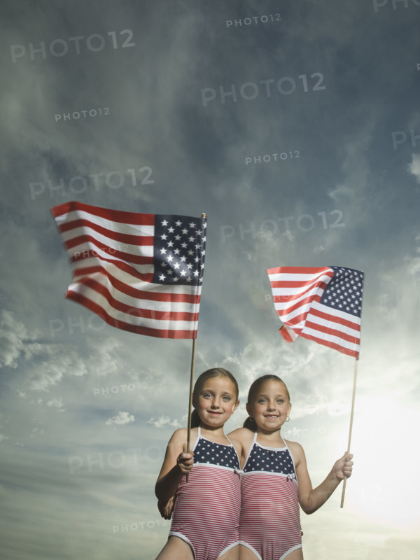 Two young sisters holding American flags. Date : 2007