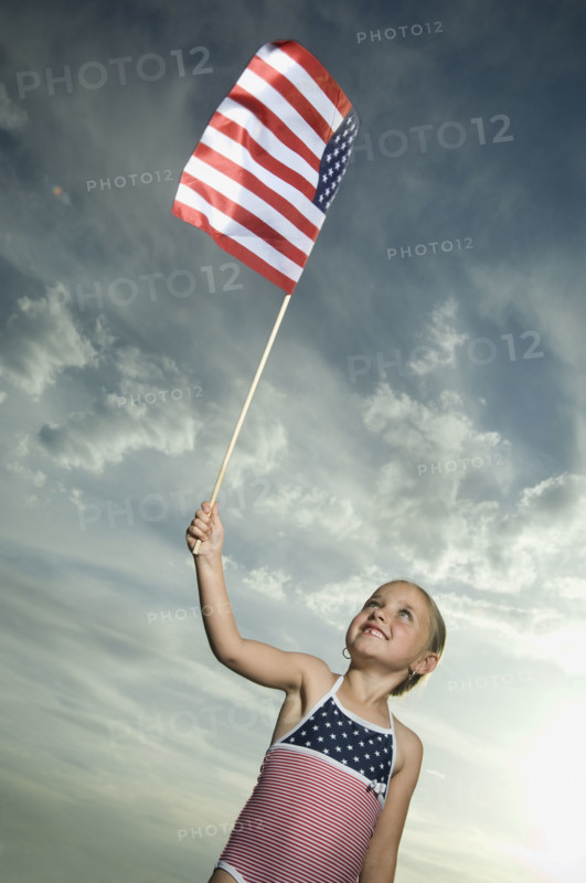 Young girl holding American flag. Date : 2007