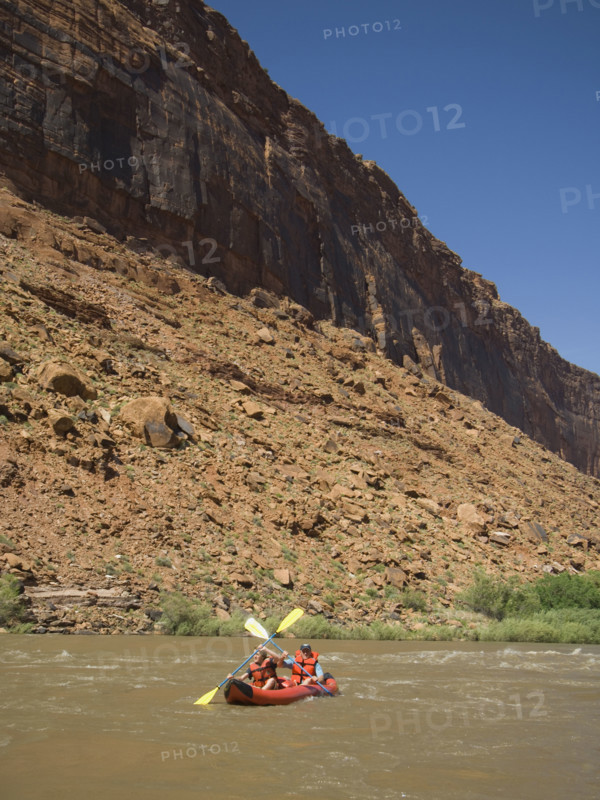 People paddling in raft. Date : 2007