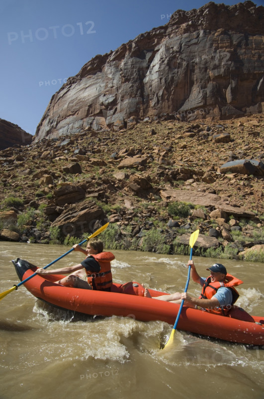 People paddling in raft. Date : 2007