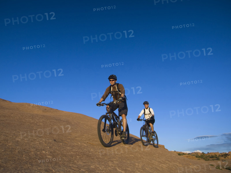 People riding mountain bikes. Date : 2007