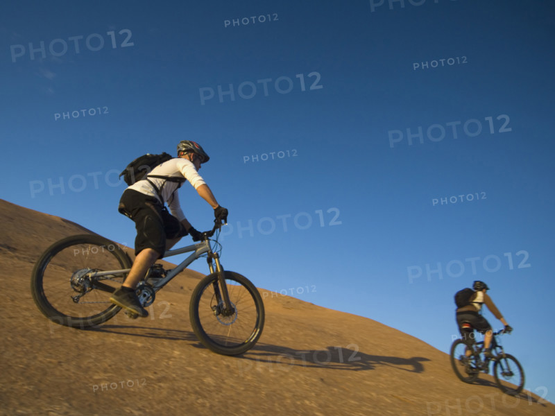 People riding mountain bikes. Date : 2007