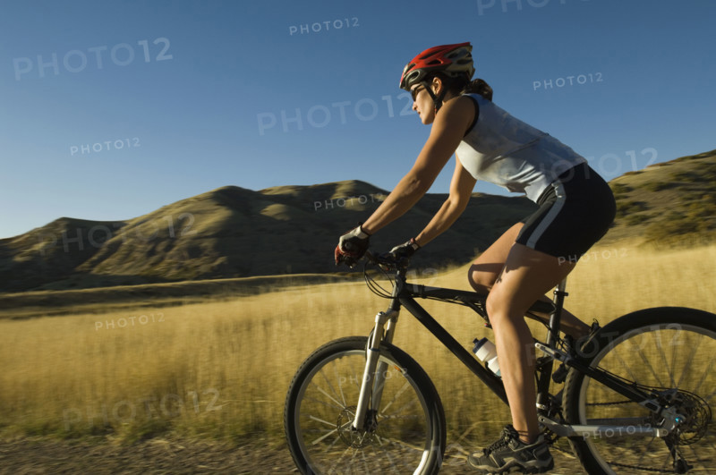 Woman riding mountain bike, Salt Flats, Utah, United States. Date : 2007