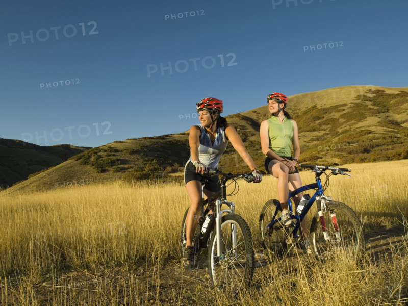 Two women on mountain bikes, Salt Flats, Utah, United States. Date : 2007