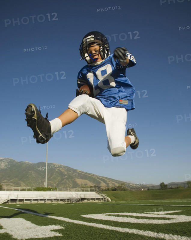 Young football player jumping. Date : 2007