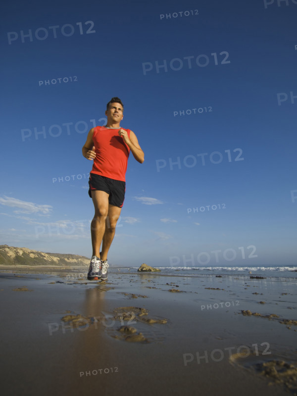 Man jogging on beach. Date : 2007