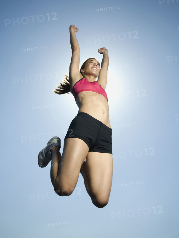 Woman in athletic gear jumping. Date : 2007