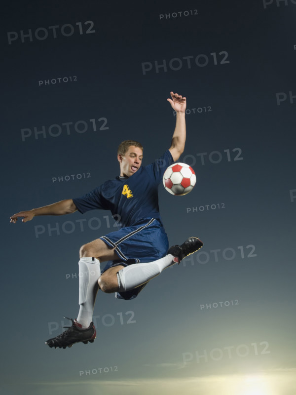 Man kicking soccer ball in air. Date : 2007