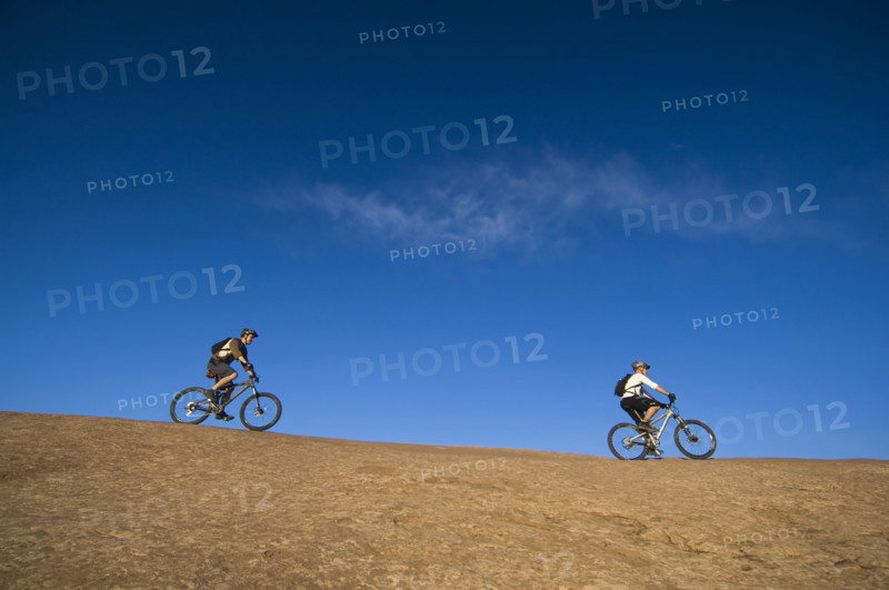 People riding mountain bikes. Date : 2007