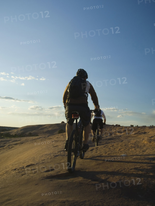 People riding mountain bikes. Date : 2007