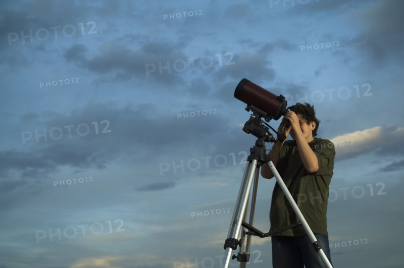 Man using telescope on tripod. Date : 2007