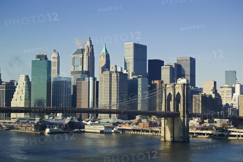 Lower Manhattan skyline New York NY. Date : 2006