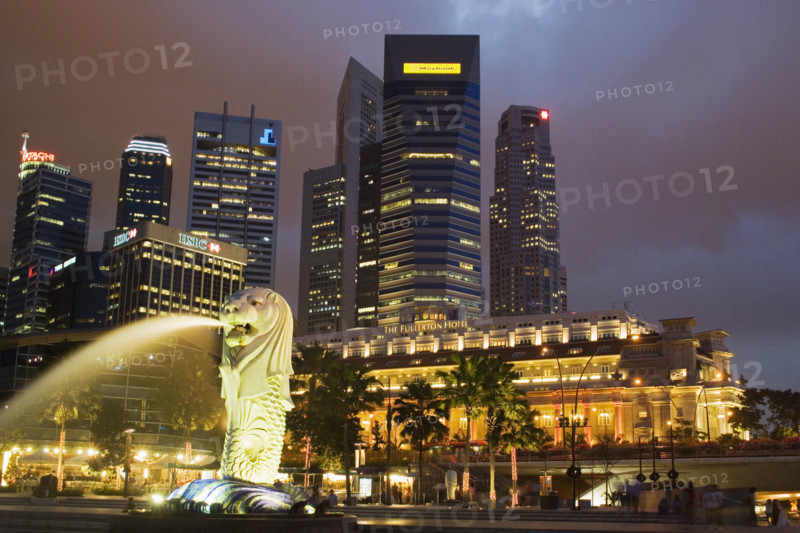 CBD Central Business District Fullerton Hotel Merlion Park Singapore. Date : 2006