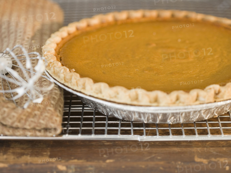 Close up of pie on cooling rack. Date : 2008