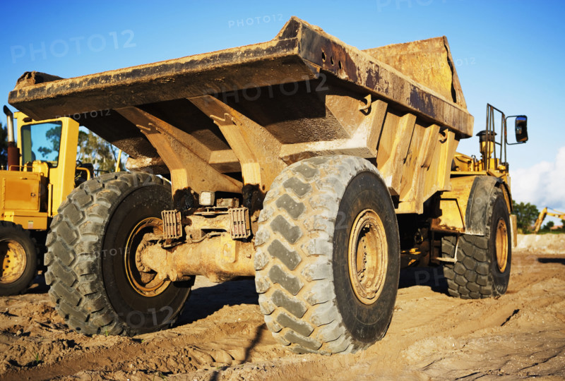 heavy construction equipment. Date : 2008