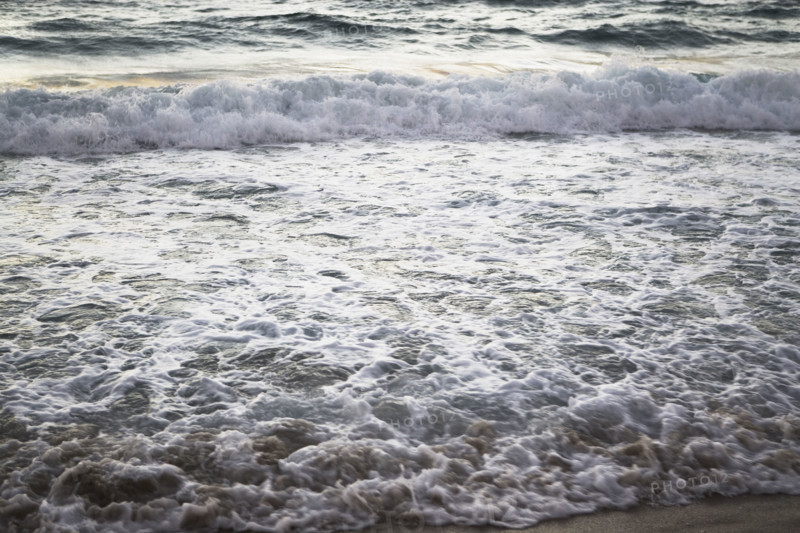 waves on the beach, erosion. Date : 2008