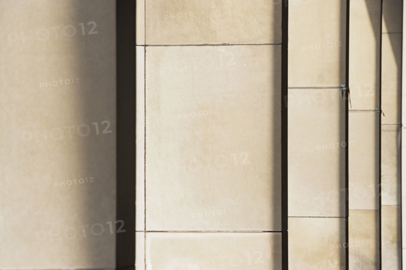 Row of columns. Date : 2008