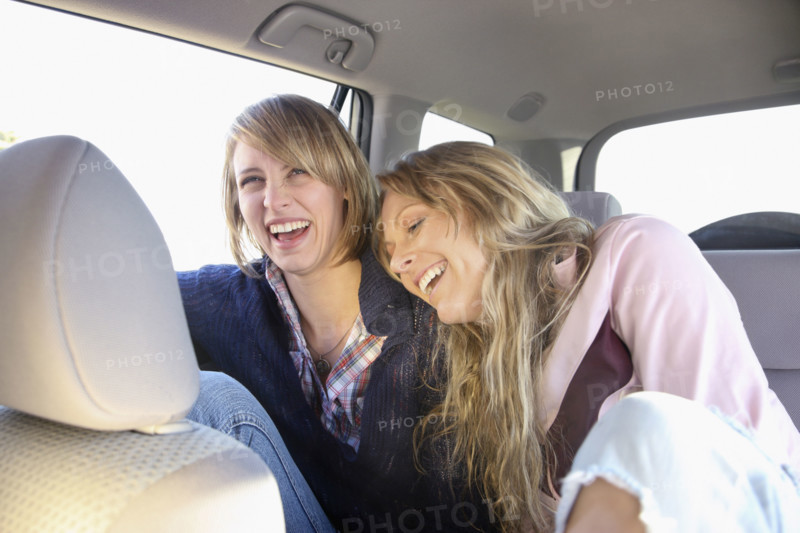 Two women in backseat of car. Date : 2008