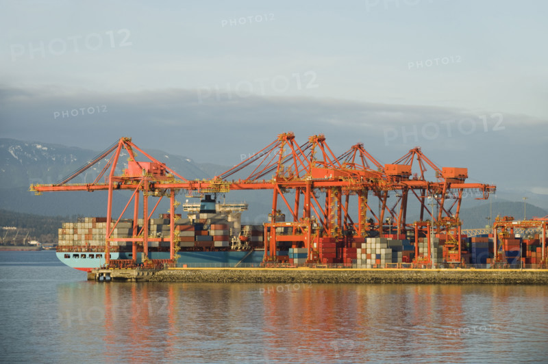 Cargo ship at dock, Vancouver, British Columbia, Canada. Date : 2008