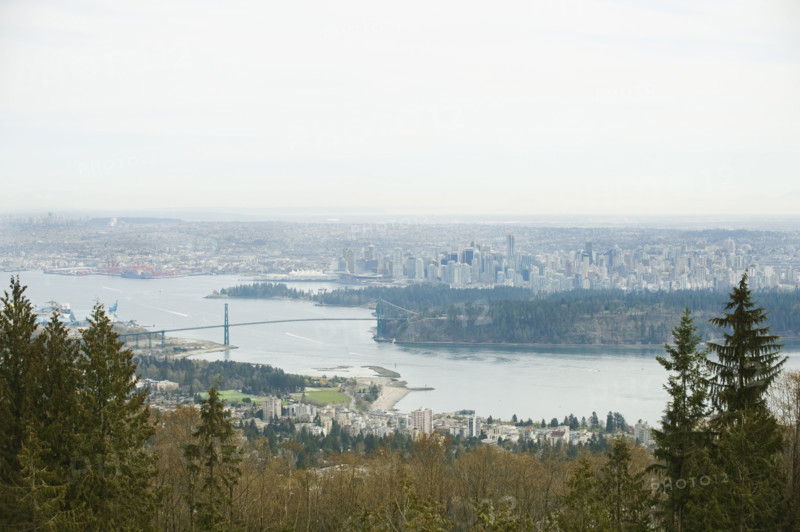 City along river, Vancouver, British Columbia, Canada. Date : 2008