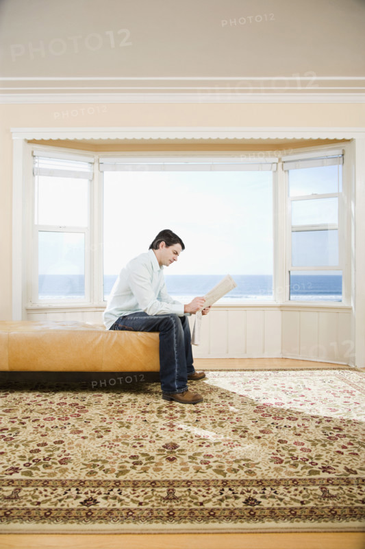 Man reading newspaper. Date : 2008