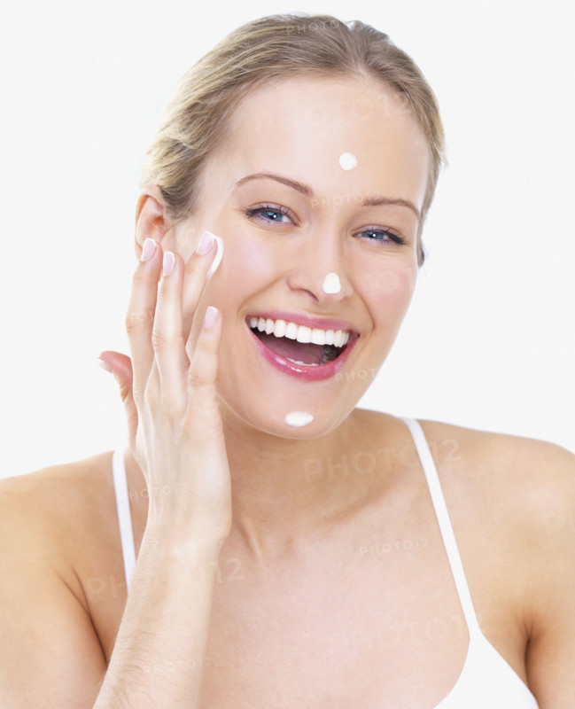 Woman applying face cream. Date : 2008