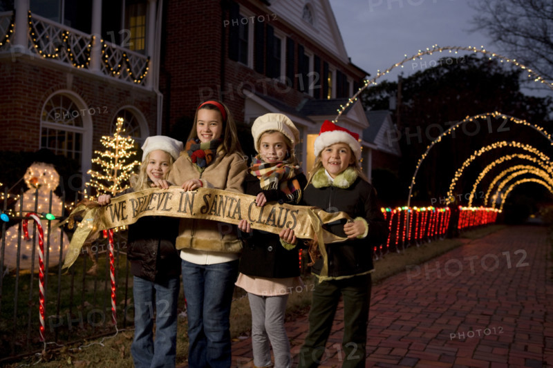 Girls holding Santa Claus banner. Date : 2008