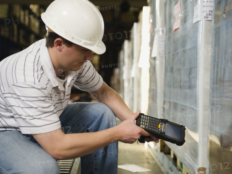 Warehouse worker scanning shipments. Date : 2008