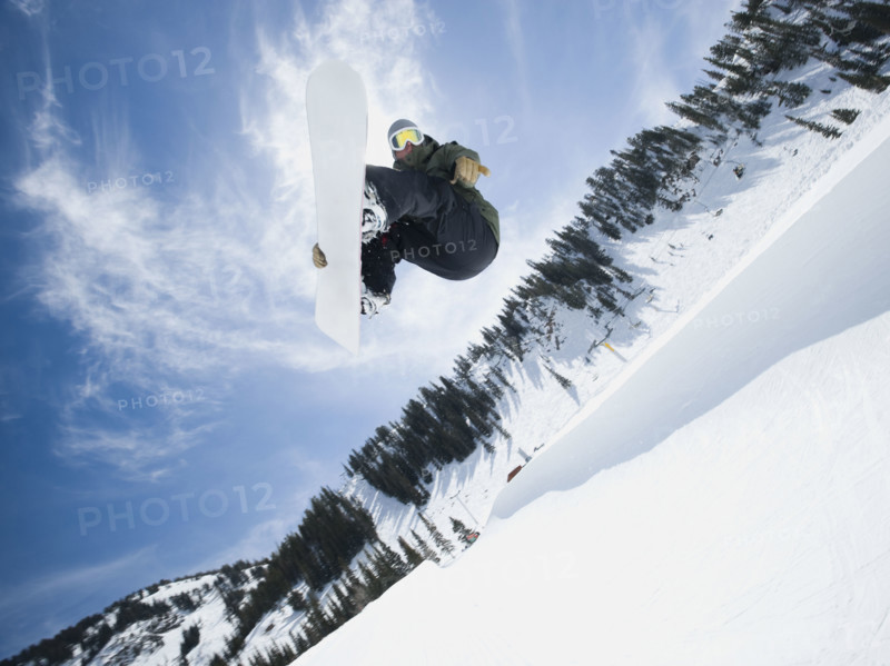 Man on snowboard in air. Date : 2008