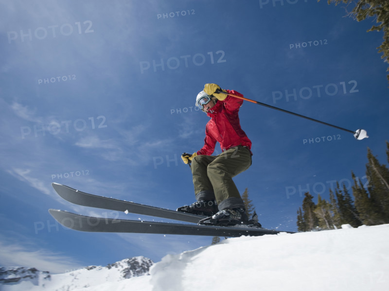 Woman on skis in air. Date : 2008