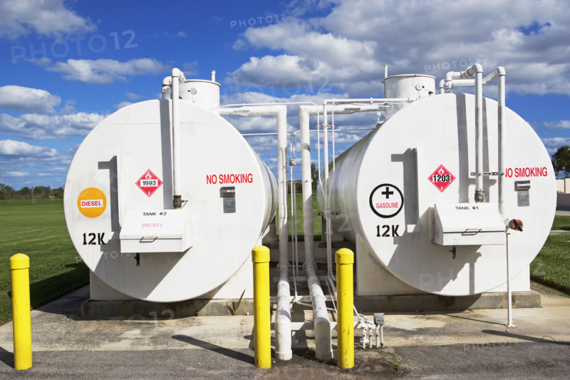 Tanks at oil refinery. Date : 2008