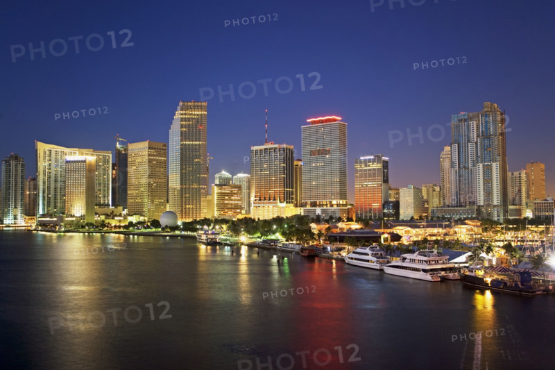 Miami city skyline at night, Dade County, Florida, United States. Date : 2008