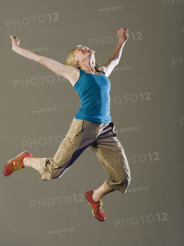 Woman jumping in air. Date : 2008