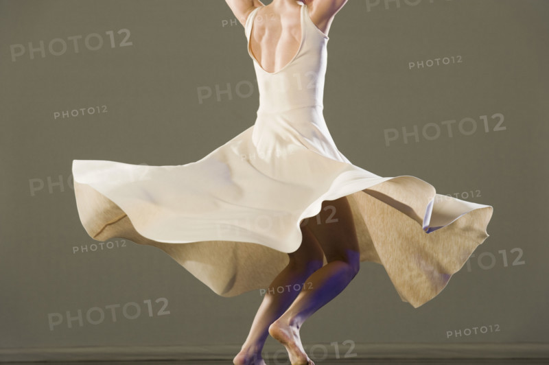 Female ballet dancer dancing. Date : 2008