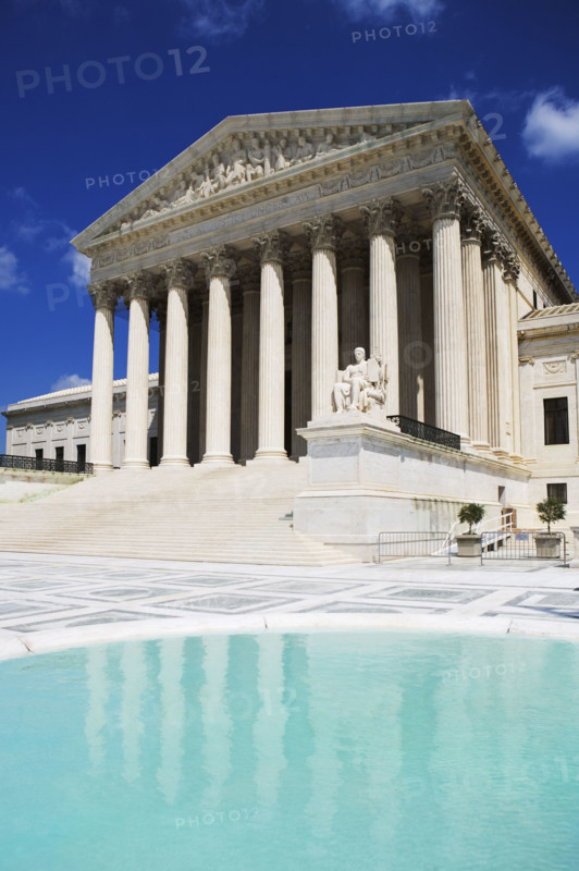 Columned building and reflecting pool, Washington DC, United States. Date : 2008