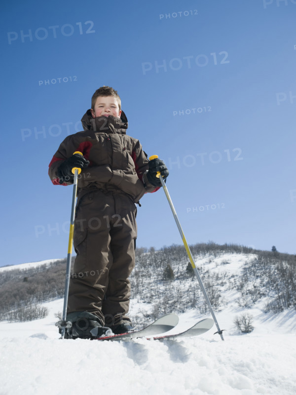 Boy standing on skis. Date : 2008