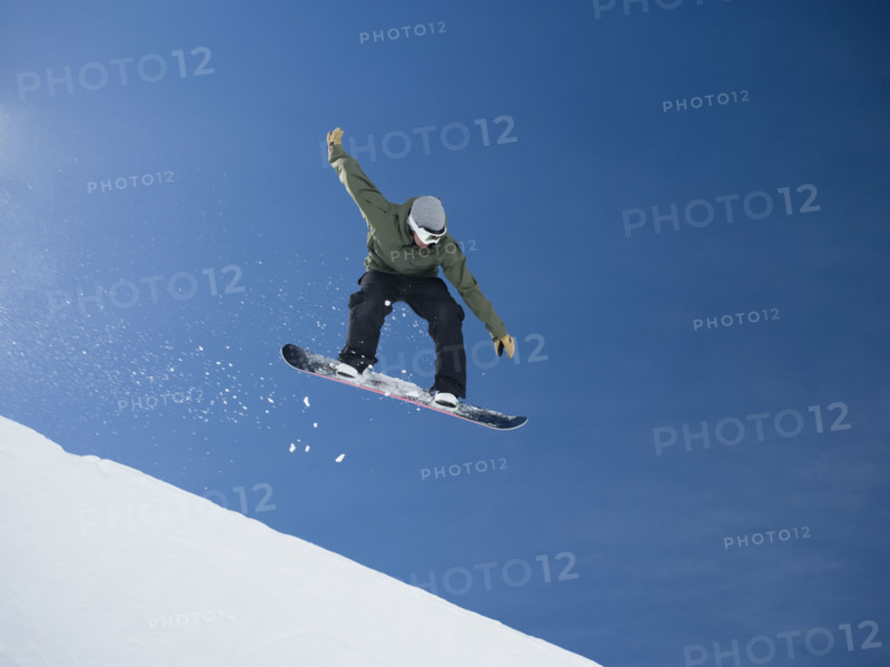 Man on snowboard in air. Date : 2008