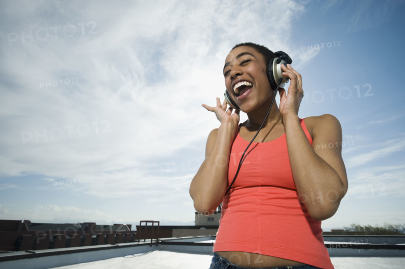 African woman listening to headphones. Date : 2008