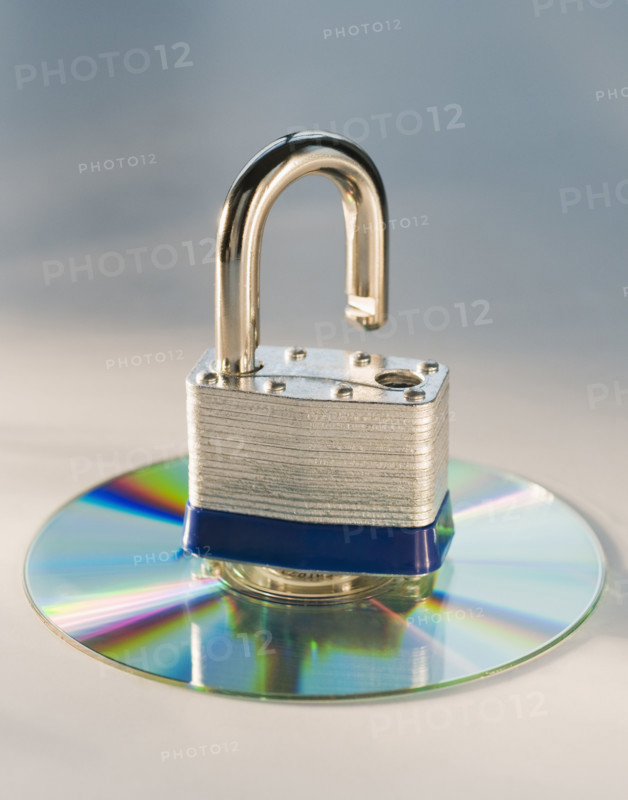 Lock and compact disc. Date : 2008