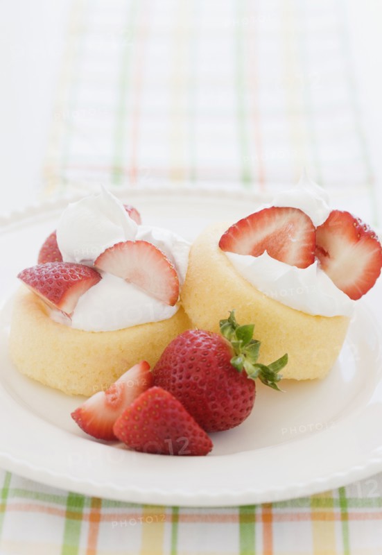 Fresh strawberry shortcake. Date : 2008