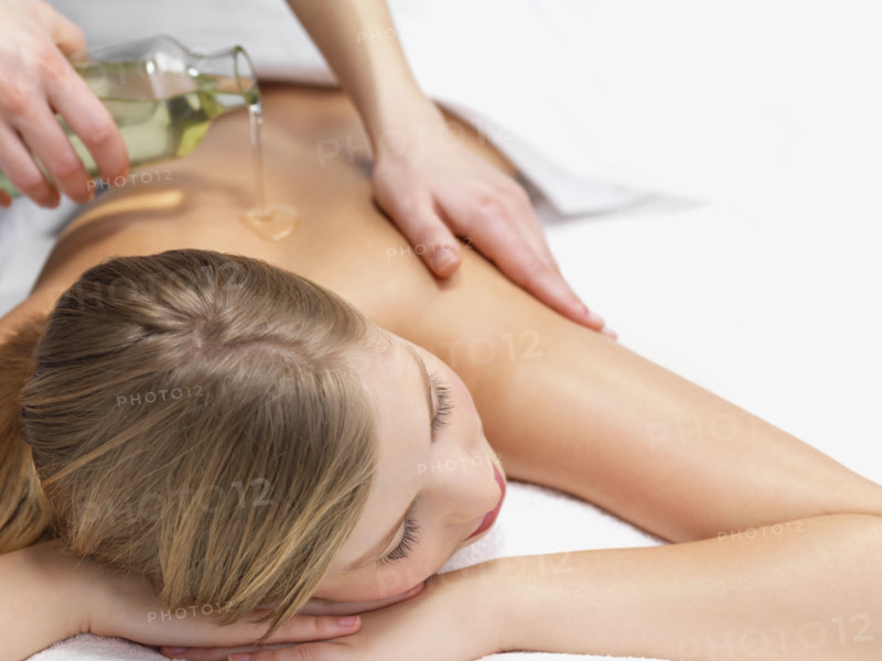 Young woman getting oil massage. Date : 2008