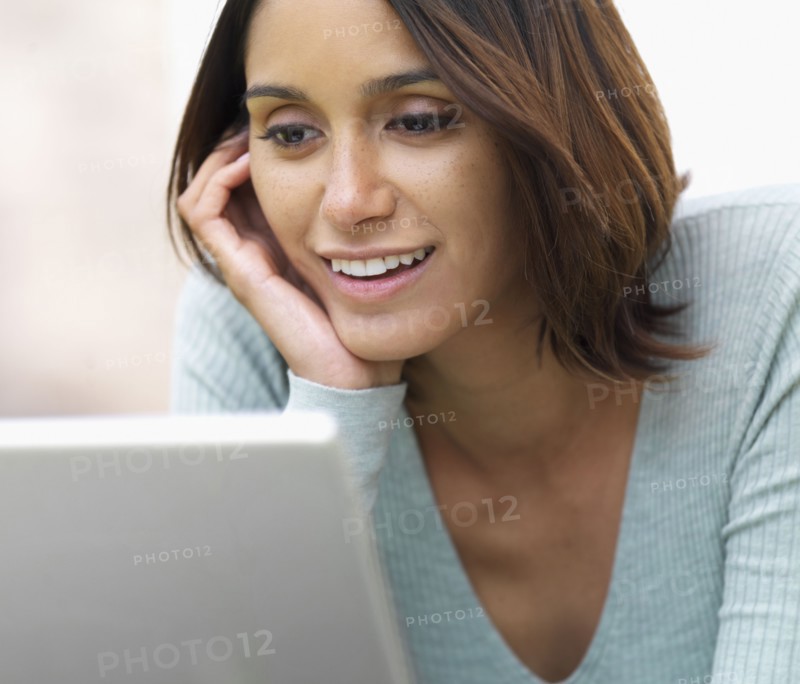 Woman looking at laptop. Date : 2008