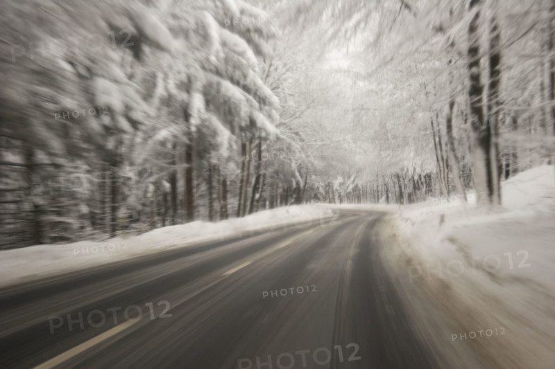 Icy road in winter. Date : 2008