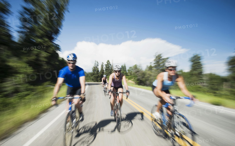Cyclists on mountain road. Date : 2008