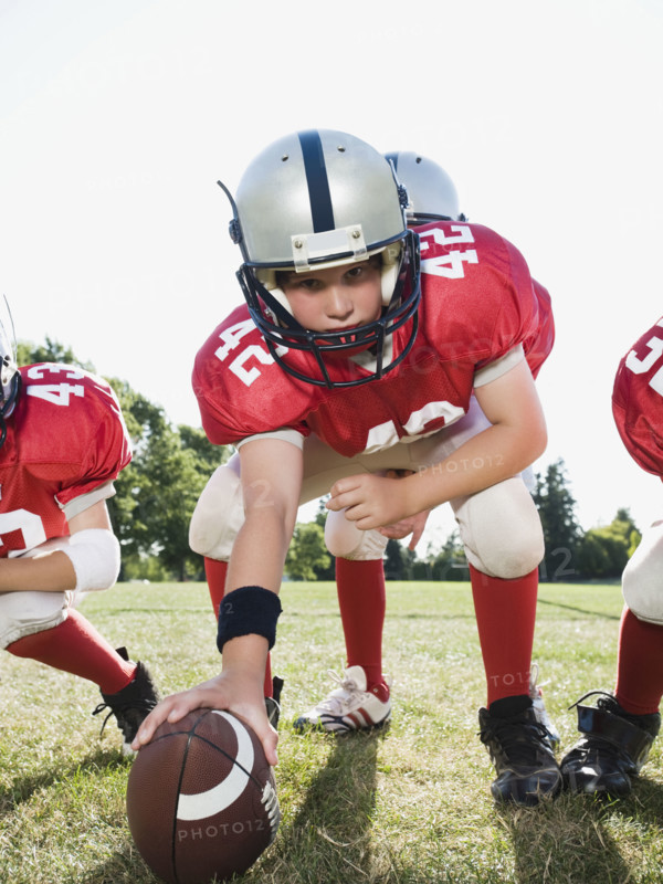 Football center preparing to snap football. Date : 2008