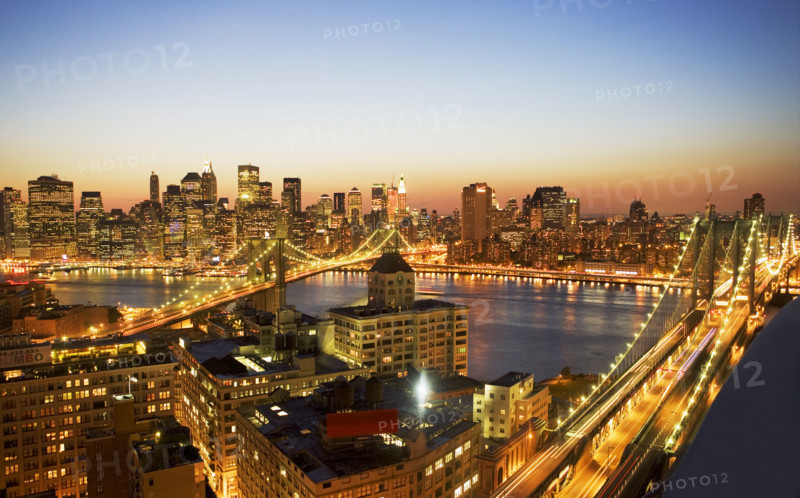 New York City skyline at dusk. Date : 2008