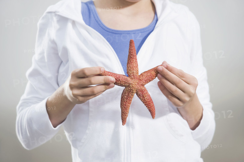 Portrait of girl holding starfish. Date : 2008