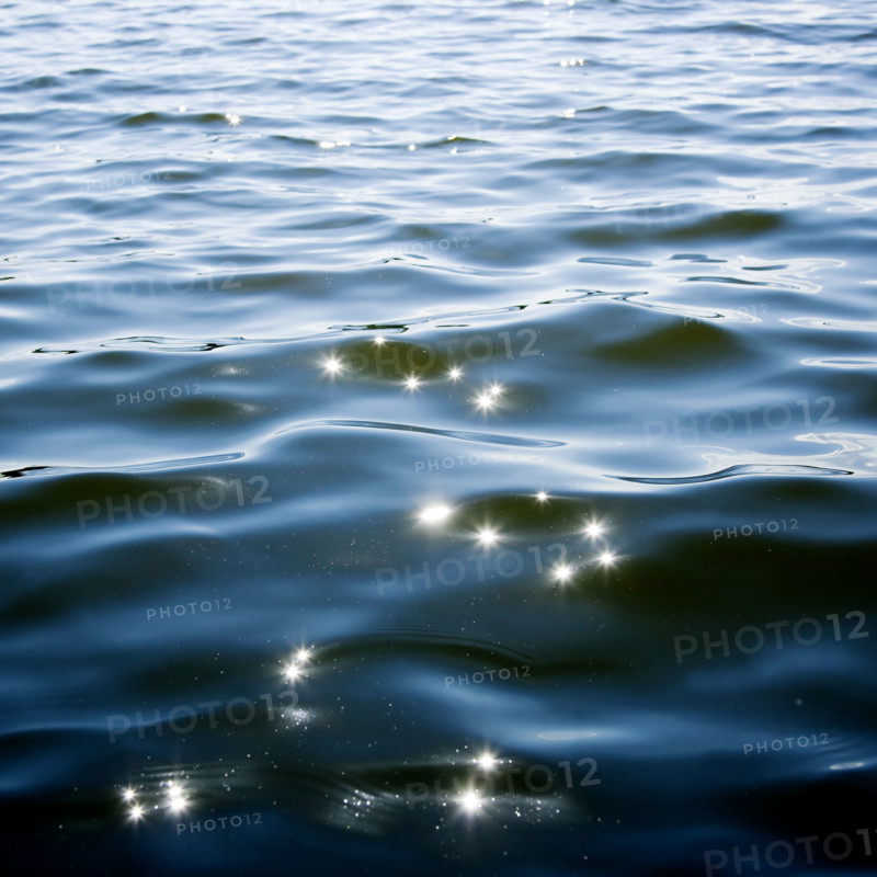 Sun reflecting on lake. Date : 2008